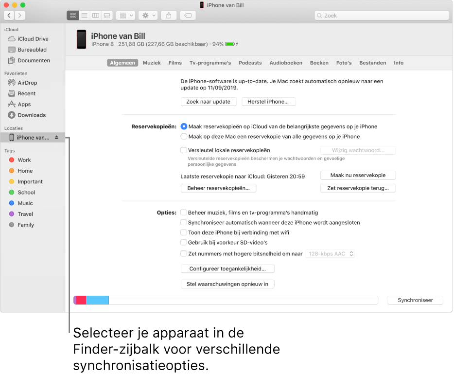Een apparaat dat in de navigatiekolom van de Finder is geselecteerd en synchronisatieopties in het venster.