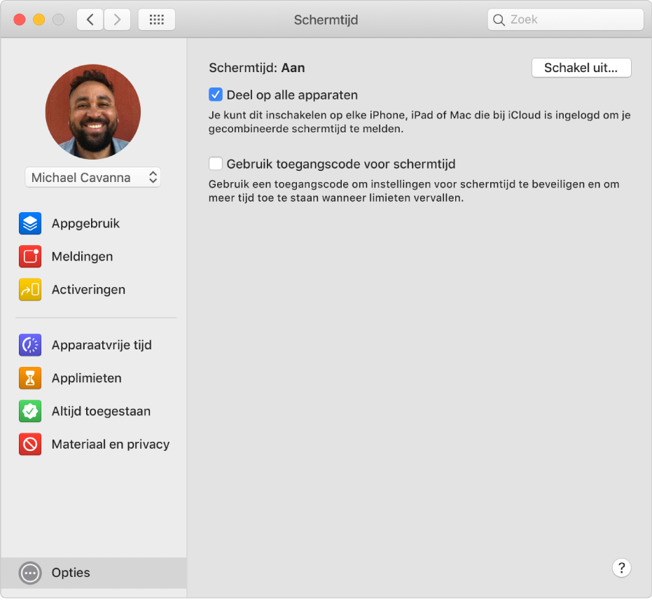 Het optiepaneel voor Schermtijd met Schermtijd ingeschakeld. De optie 'Deel op alle apparaten' is geselecteerd.
