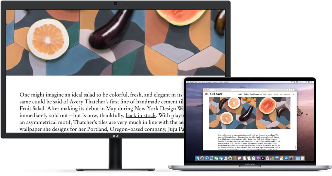 Zoom Display aktif di layar desktop, sementara ukuran layar tetap di MacBook Pro.