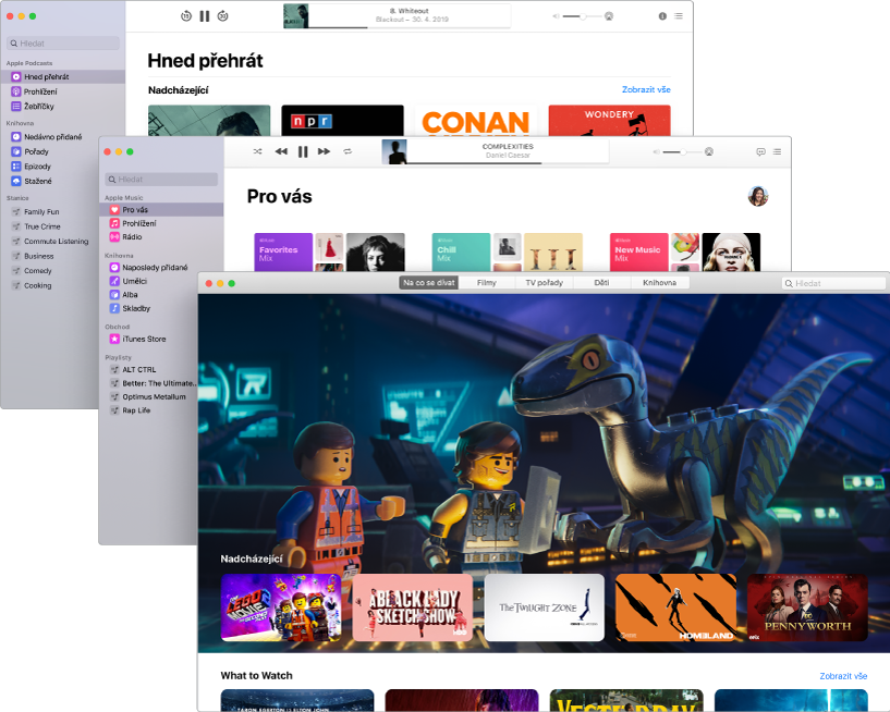 Překrývající se obrazovky mediálních aplikací Podcasty, Hudba a Apple TV; na obrazovce Apple TV je zobrazený film LEGO příběh 2.