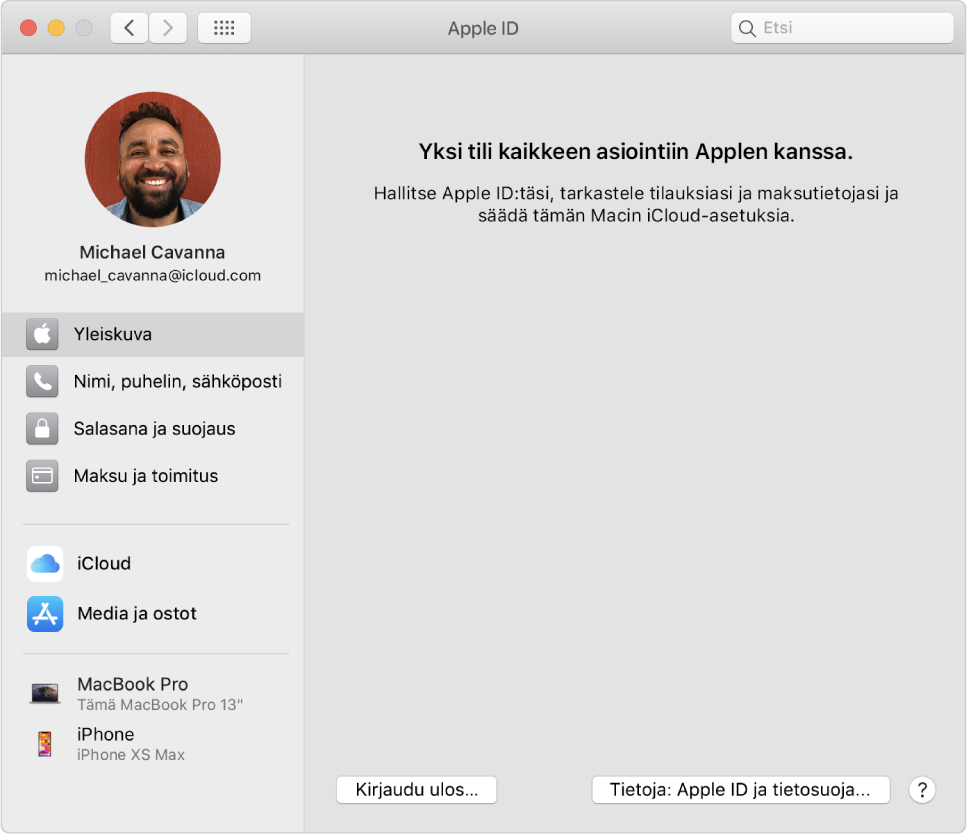 Apple ID ‑asetukset, joissa näkyvät valittavissa olevien tiliasetusten tyypit sivupalkissa sekä nykyisen tilin Yleiskatsaus-asetukset.
