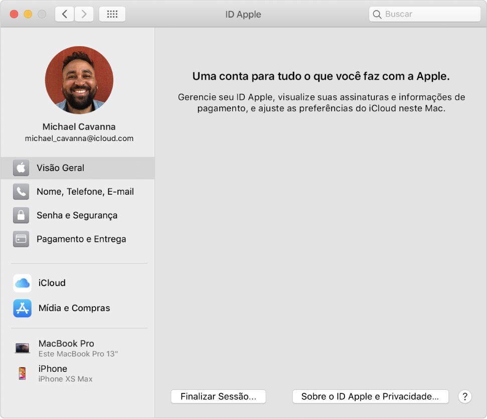 Preferência ID Apple mostrando uma barra lateral com diferentes tipos de opção de conta que você pode usar e a preferência Visão Geral para uma conta existente.