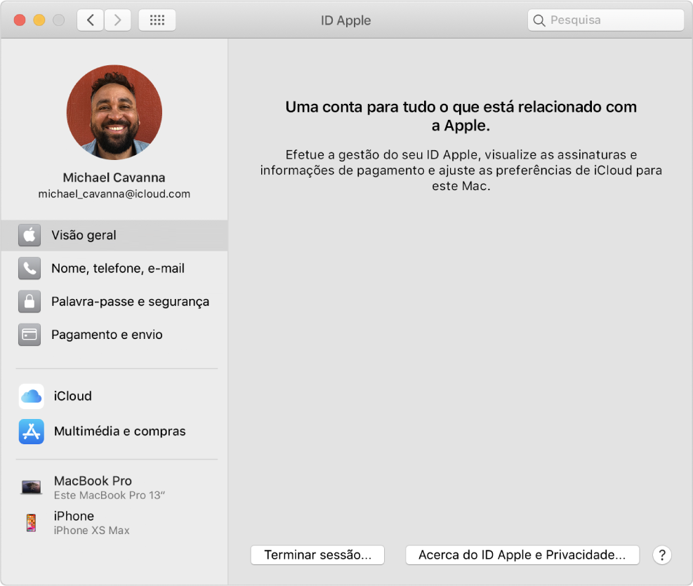 Preferências do ID Apple apresentando uma barra lateral com vários tipos de opções de conta que pode utilizar e as preferências de visão geral de uma conta já existente.