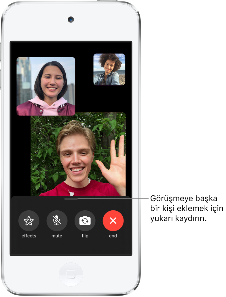 Başlatan ile birlikte üç katılımcının olduğu bir grup FaceTime görüşmesi. Her katılımcı ayrı bir karede bulunuyor ve daha büyük kareler daha aktif katılımcıları gösteriyor. Ekranın en altındaki denetimler şunlar: Efektler, Sesi Kapat, Çevir ve Bitir.