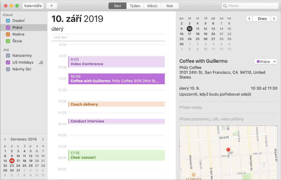 Okno Kalendáře v zobrazení Den, v němž jsou vidět barevně odlišené události v osobních, pracovních, rodinných a školních kalendářích, zobrazené na bočním panelu pod hlavičkou účtu na iCloudu.