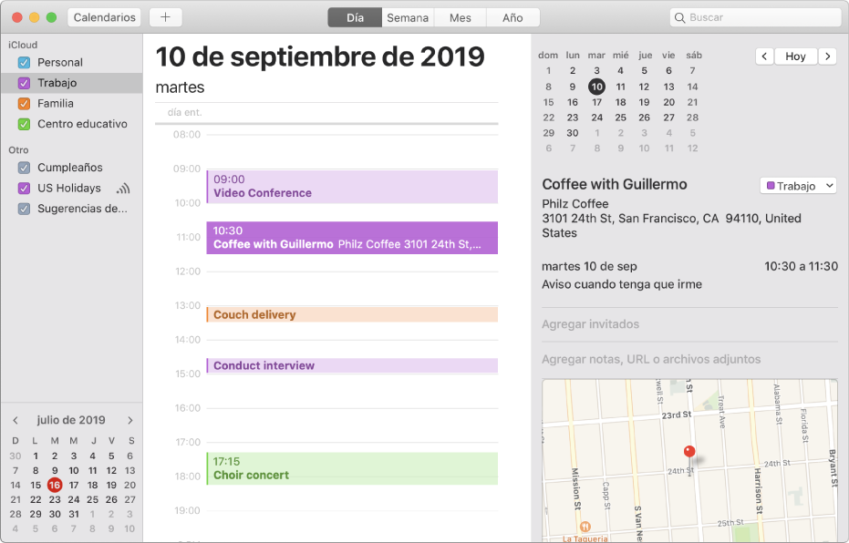 Ventana de Calendario con la visualización por días mostrando los calendarios personal, laboral, familiar y escolar codificados por colores, en la barra lateral debajo del encabezado de la cuenta de iCloud.