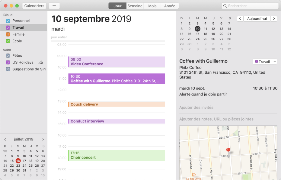 Une fenêtre Calendrier en présentation Journée affichant dans la barre latérale des calendriers personnels, professionnels, familiaux et scolaires auxquels est appliqué un code couleur sous l’en-tête du compte iCloud.