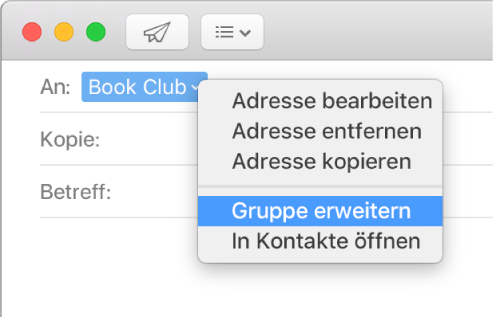 Das Fenster einer E-Mail in der App „Mail“ mit dem Namen einer Gruppe im Feld „An“ und dem Einblendmenü mit dem ausgewählten Befehl „Gruppe erweitern“