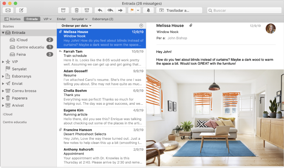 La barra lateral de la finestra del Mail, que mostra les bústies d’entrada per als comptes de l’iCloud, l’escola i la feina.