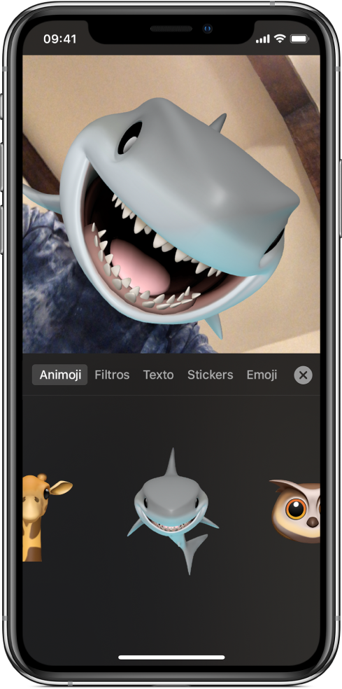 La imagen de un video en el visor con un Animoji de un tiburón.
