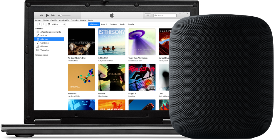 Un PC con iTunes en la pantalla y un HomePod cerca.