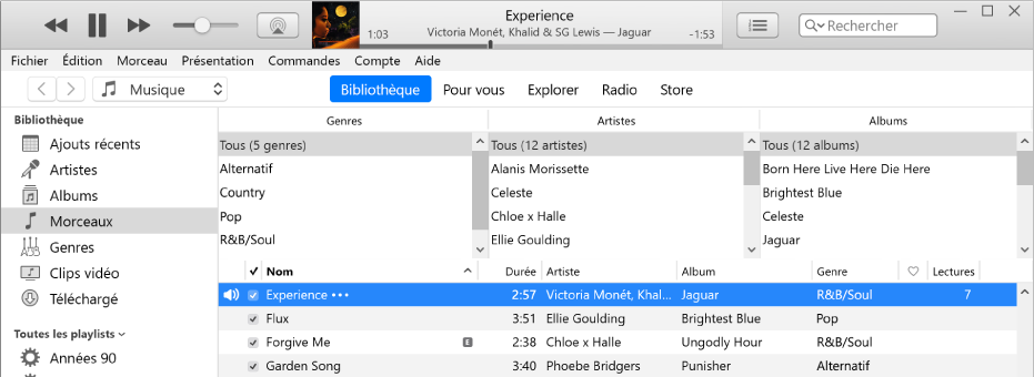 La fenêtre principale d’iTunes : Le navigateur par colonne apparaît à droite de la barre latérale et au-dessus de la liste des morceaux.
