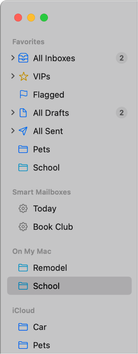 La barre latérale de Mail affiche les boîtes aux lettres standard (telles que Boîte de réception et Brouillons) en haut de la barre latérale et celles créées par vos soins apparaissent dans les sections Sur mon Mac et iCloud.