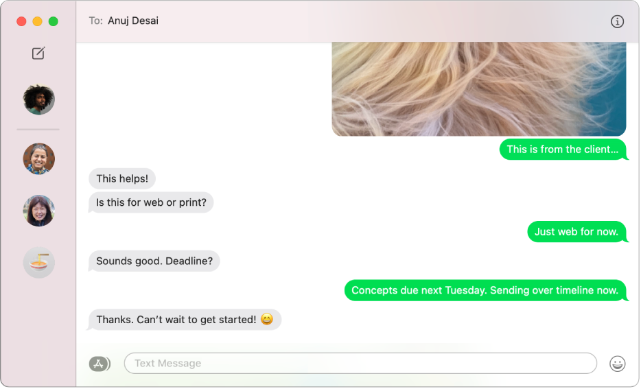 La finestra Messaggi con diverse conversazioni elencate sulla barra laterale a sinistra e una conversazione visualizzata a destra. I fumetti dei messaggi sono verdi. Questo significa che sono stati inviati come messaggi di testo SMS.