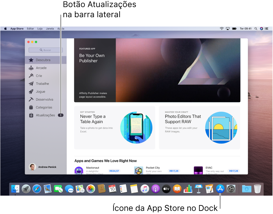 Janela principal da App Store com um balão explicativo identificando o botão Atualizações na barra lateral e outro balão explicativo identificando o ícone do app App Store no Dock.