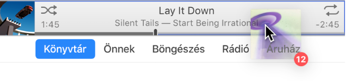 Egy album, amelyet az iTunes-ablak tetejére húznak