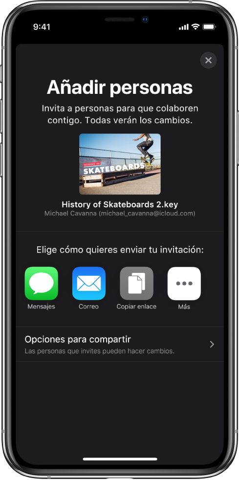 La pantalla “Añadir personas” mostrando una imagen de la presentación que se va a compartir. Debajo aparecen botones de las maneras de enviar la invitación, incluidos Mensajes y Mail, un botón “Copiar enlace” y otros. En la parte inferior está el botón “Opciones para compartir”.