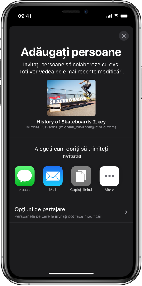 Ecranul de adăugare a persoanelor afișând imaginea prezentării de partajat. Dedesubt se află butoane pentru metodele de trimitere a invitației, inclusiv Mesaje și Mail, Copiați linkul și Altele. În partea de jos se află butonul Opțiuni de partajare.