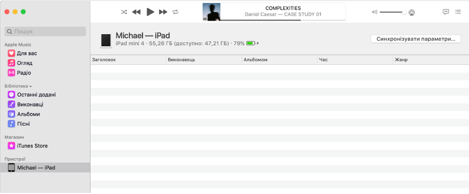 Вікно програми Музика з пристроєм (iPad Петра) на боковій панелі. Кнопка «Синхронізувати параметри» у верхньому правому кутку відкриває Finder.