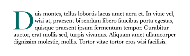 Una letra “D” de gran tamaño añadida como letra capitular al inicio de un párrafo.