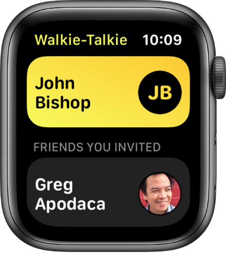 Екранът на Walkie-Talkie (Радиостанция), показващ един контакт в горния край и един приятел, когото сте поканили, в долния край.