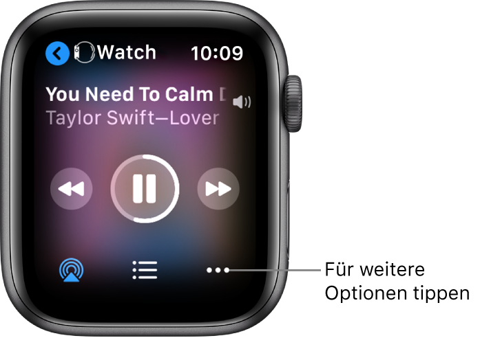 Die Anzeige „Jetzt läuft“. Oben links wird die App „Uhr“ mit einem nach links weisenden Pfeil angezeigt, der dich zum Display des Geräts bringt. Darunter sind ein Titel und der Name des Künstlers zu sehen. In der Mitte befinden sich die Bedienelemente für die Wiedergabe. Unten befinden sich die Tasten „AirPlay“, „Titelliste“ und „Optionen“.