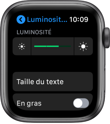 Les réglages de luminosité sur l’Apple Watch qui affichent le curseur de luminosité en haut, le bouton Taille du texte au centre et la commande En gras en bas.