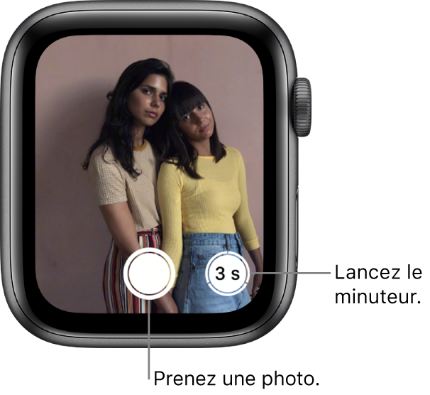 Lorsque la montre sert de télécommande pour l’appareil photo, le viseur de l’iPhone est affiché sur l’Apple Watch. Le bouton de prise de vue se trouve en bas au centre. Le bouton de retardateur se trouve à sa droite. Si vous avez pris une photo, le bouton de viseur se trouve dans le coin inférieur gauche.