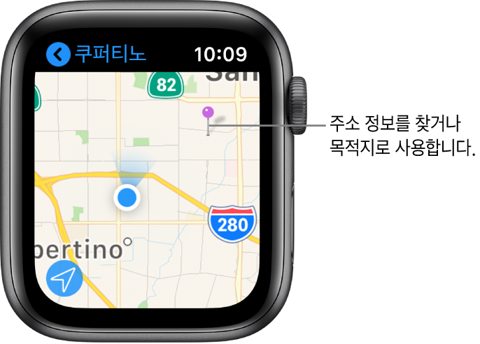 지도에서 대략적인 주소를 얻는 데 사용하거나 경로 목적지를 나타내는 보라색 핀이 지도 앱의 지도에 표시되어 있음.