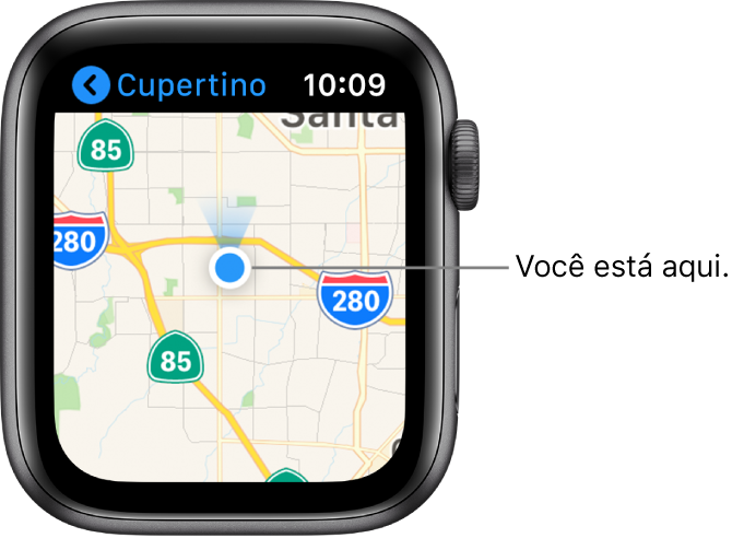 O app Mapas mostrando um mapa. Sua localização é mostrada como um ponto azul no mapa. Um ventilador azul encontra-se acima do ponto de localização, indicando que o relógio está voltado para o norte.