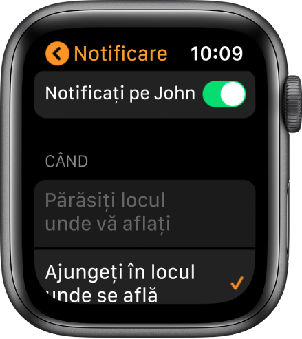 Ecranul Notificare în aplicația Găsire persoane. Este activată opțiunea de notificare și este selectată opțiunea “Când ajung la locul unde este John”.