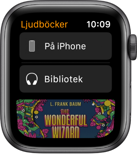 Apple Watch med skärmen Ljudböcker som visar knappen På iPhone överst, därunder knappen Bibliotek och längst ned en del av omslagsbilden för en ljudbok.
