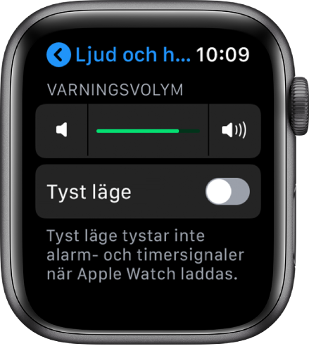 Inställningarna för Ljud och haptik på Apple Watch med skjutreglaget Varningsvolym högst upp och knappen för tyst läge under det.