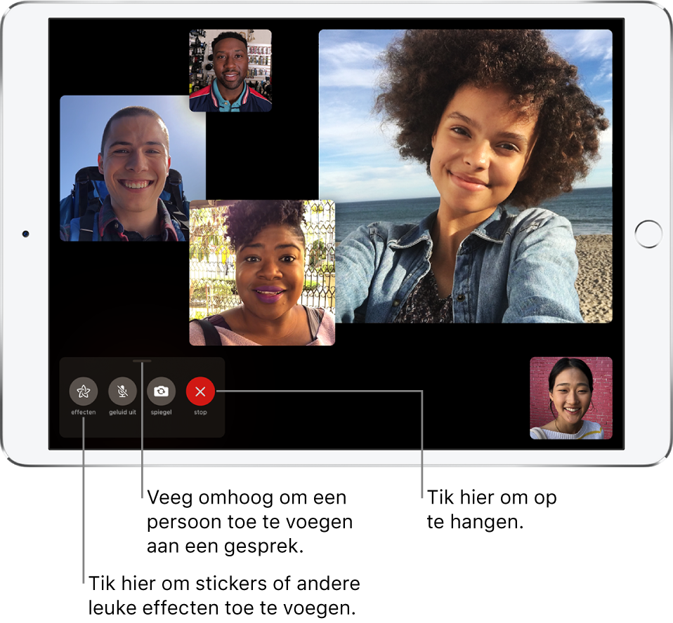 Een groepsgesprek in FaceTime met vijf deelnemers, waaronder de persoon die het gesprek heeft gestart. Elke deelnemer verschijnt in een aparte tegel, waarbij de grootte van de tegel aangeeft hoe actief de deelnemer is.