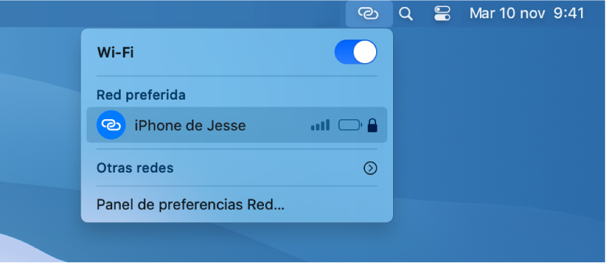 Pantalla de un Mac con el menú de la conexión Wi-Fi en el que se muestra la función “Compartir Internet” conectada a un iPhone.