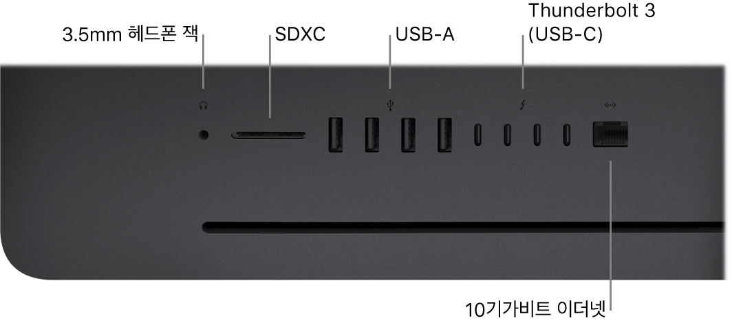 3.5mm 헤드폰 잭, SDXC 슬롯, USB-A 포트, Thunderbolt 3(USB-C) 포트 및 이더넷(RJ-45) 포트를 보여주는 iMac Pro.