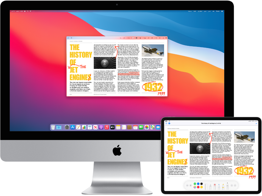 كمبيوتر iMac وجهاز iPad جنبًا إلى جنب. تعرض كلتا الشاشتين مقالة مغطاة بتعديلات حمراء مخربشة، مثل جمل متداخلة وأسهم وكلمات مضافة. يحتوي الـ iPad أيضًا على عناصر تحكم في التوصيف في أسفل الشاشة.