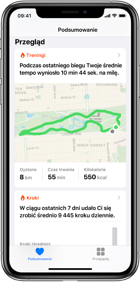 Ekran Podsumowanie w aplikacji Zdrowie, wyświetlający przegląd obejmujący czas, dystans oraz trasę ostatniego biegu, a także średnią liczbę kroków wykonanych w ciągu każdego z ostatnich siedmiu dni.