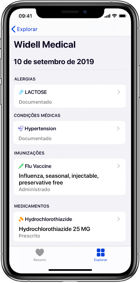 O título “Widell Medical” aparece próximo à parte superior da tela no app Saúde. Abaixo do título, informações sobre diversos tipos de registros médicos são exibidas. A categoria mais acima, Alergias, contém um registro, Lactose (Documentada). Um controle de seta à direita indica que há mais informações disponíveis no registro. A tela inclui registros médicos adicionais das categorias Condições, Imunizações e Medicamentos.