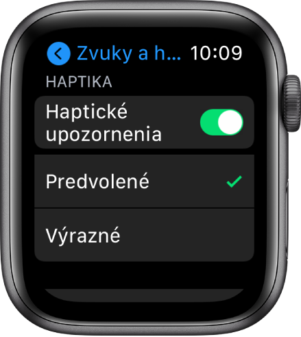 Nastavenia Zvuky a haptika na hodinkách Apple Watch s prepínačom Upozornenia haptiky a možnosťami Predvolene a Výrazné pod nim.