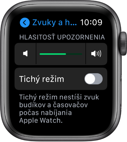 Nastavenia Zvuky a haptika na hodinkách Apple Watch s posuvníkom Hlasitosť upozornenia v hornej časti a tlačidlom Tichý režim nižšie.
