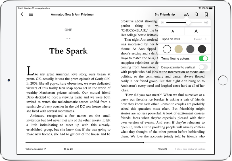 En la primera página de un libro abierto en la app Libros se muestran los controles de navegación en la parte superior de la pantalla. Se selecciona el botón Aspecto y se muestran los siguientes ajustes de aspecto, de arriba abajo: brillo, tamaño de la letra, tema de color, “Tema Noche automático” y “Desplazamiento vertical”.