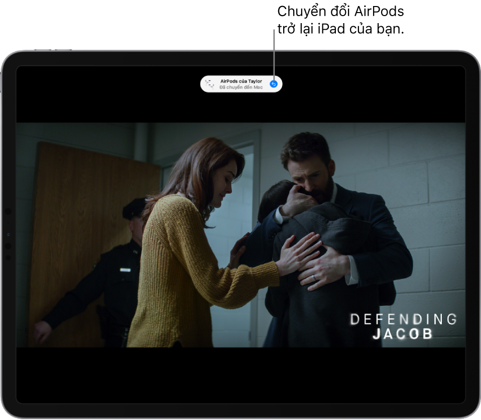 Một màn hình của iPad với thông báo ở trên cùng cho biết “AirPods Pro của Taylor đã chuyển sang máy Mac” và một nút để chuyển đổi AirPods trở lại iPad.