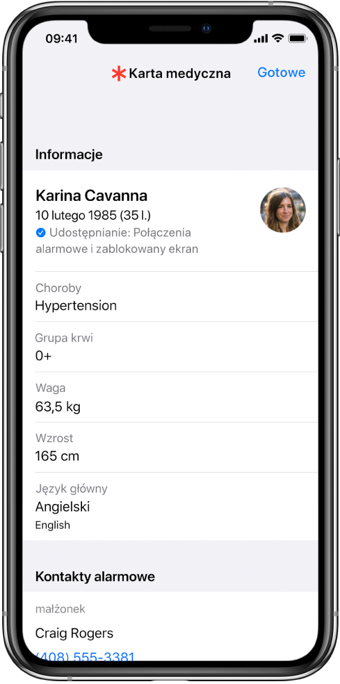 Ekran karty medycznej z takimi informacjami, jak data urodzenia, choroby, przyjmowane lekarstwa oraz kontakt alarmowy.