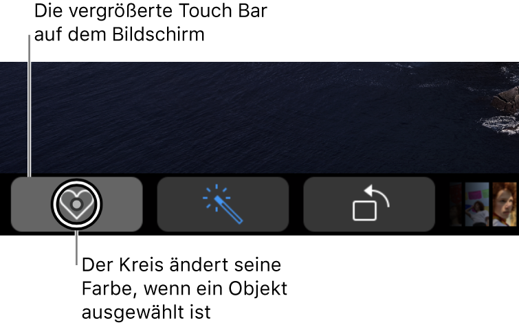 Die eingezoomte Touch Bar unten auf dem Bildschirm; der Kreis über einer Taste ändert sich, wenn die Taste ausgewählt wird.
