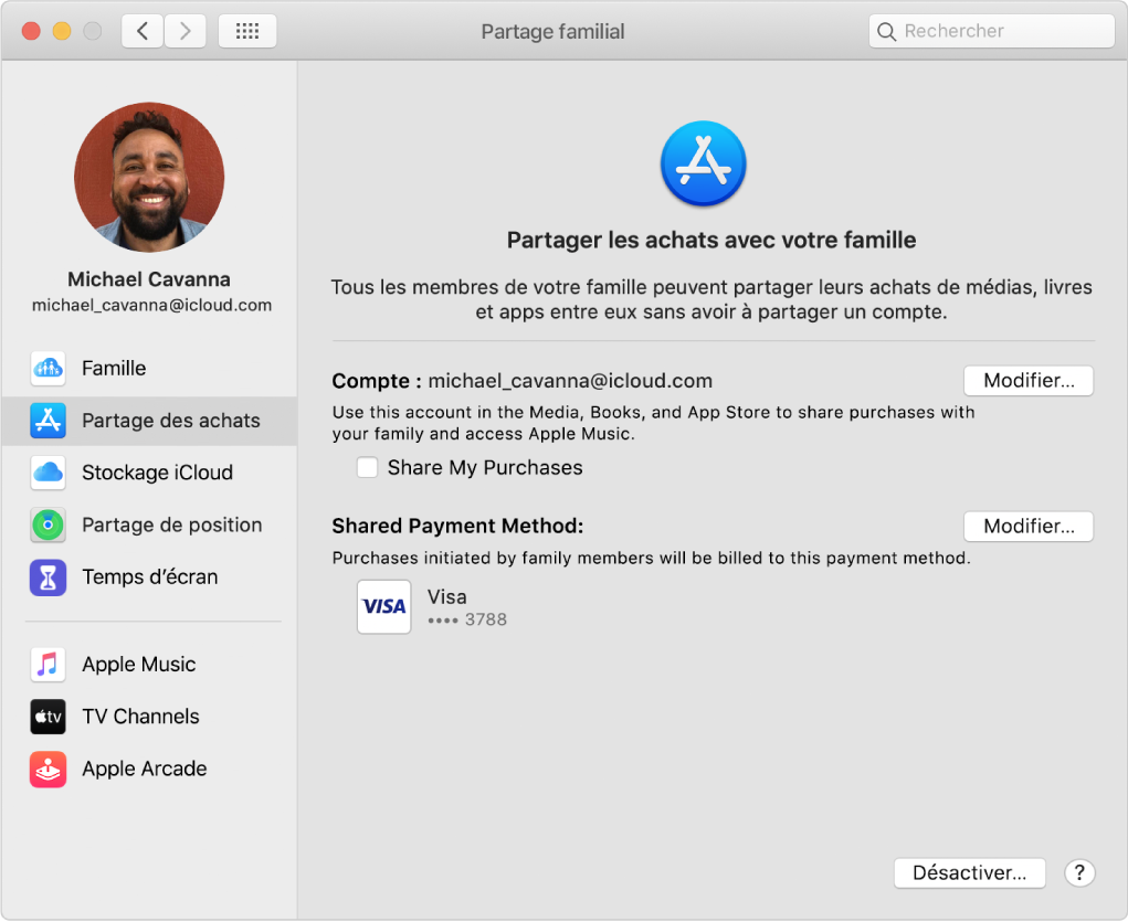 Les préférences du partage familial avec l’option « Partage des achats » sélectionnée dans la barre latérale et le compte et moyen de paiement utilisés pour les achats à droite.