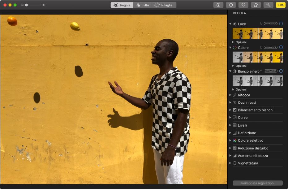 Finestra dell'app Foto durante la modifica di una foto, con gli strumenti di modifica a destra.