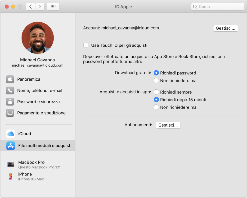 Preferenze ID Apple che mostrano una barra laterale con i diversi tipi di opzioni dell'account che puoi utilizzare e le preferenze “File multimediali e acquisti” per un account esistente.