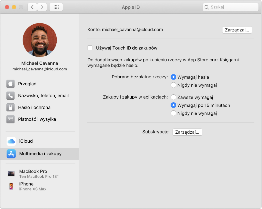 Preferencje Apple ID, na pasku bocznym widoczne są różne rodzaje opcji dotyczących istniejącego konta, wyświetlany jest panel Multimedia i zakupy.