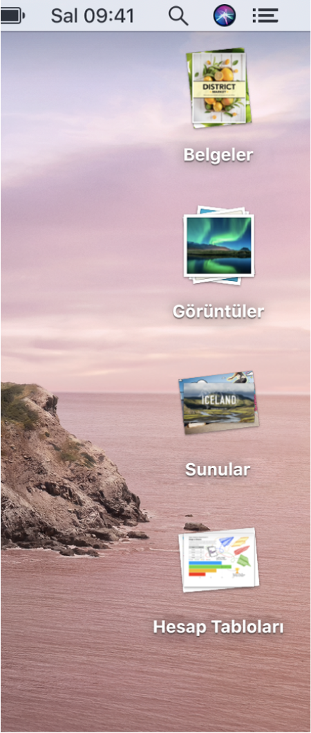 Ekranın sağ kenarı boyunca belgeler, görüntüler, sunular ve hesap tabloları şeklinde dört belge grubu ile bir Mac masaüstü.